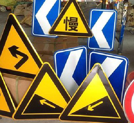 环江标识标牌中颜色的确定是很重要的。